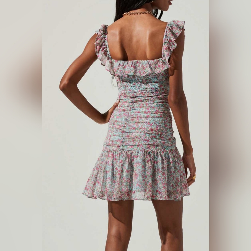 ASTR The Label OFF SHOULDER RUCHED FLORAL MINI DRESS - Picture 2 of 3